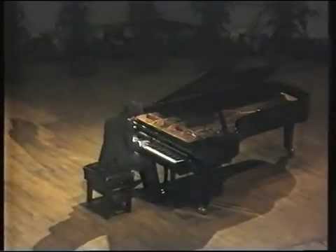 Pavel Nersessian plays Rachmaninov - Etude Tableau Op 39 No 1. Dublin, 1991