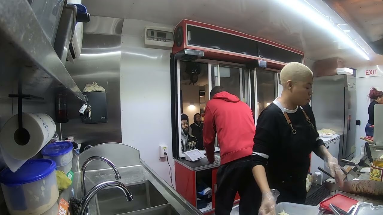 Late night lunch rush !!