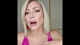 Seray Sever Luis Biens Dis Macunu Kullanıyor