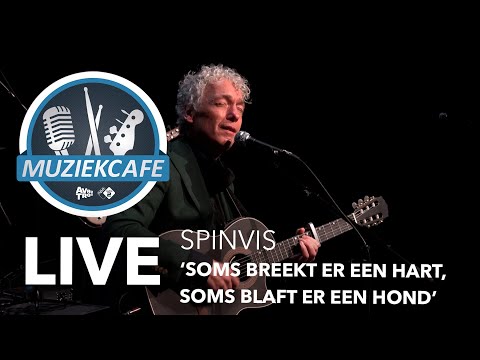 Spinvis - 'Soms Breekt Er Een Hart, Soms Blaft Er Een Hond' live bij Muziekcaf