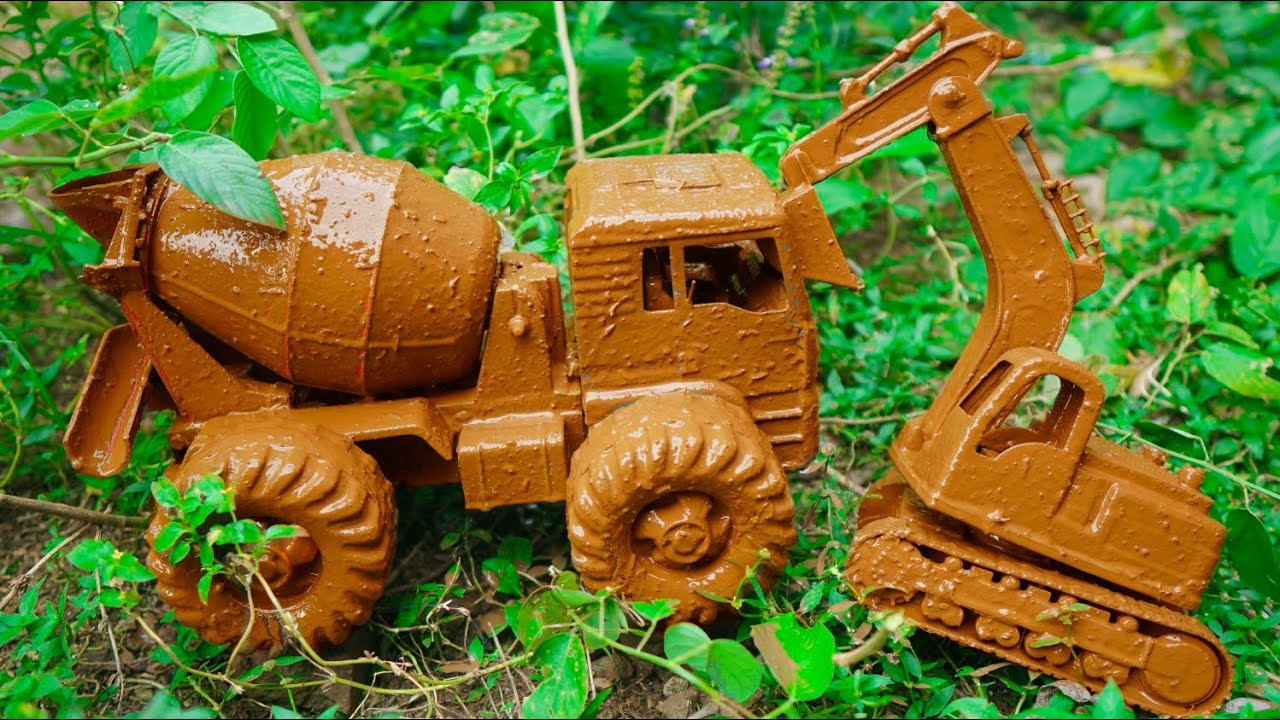 Membersihkan Truk Beko Cakruk Besar, Mixer Truk, Truck Oleng Tayo, KeretaApi Cepat dan Tank Baja