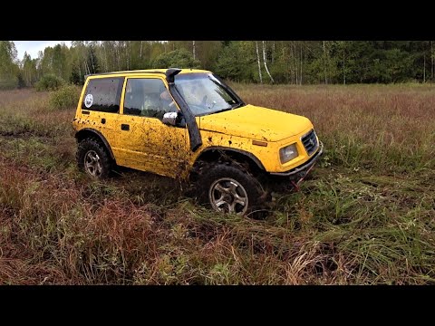 Suzuki Escudo доминирует на болоте.Офф-роуд. Уазы и Нивы борются с бездорожьем выезд выходного дня.