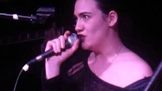 Nadine Shah - To Be A Young Man (Live @ The Old Blue Last, London, 15/04/13)