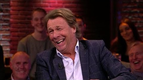 Johan Derksen slikte te zware slaappillen: ''Ik was niet wakker te krijgen'' - VOETBAL INSIDE