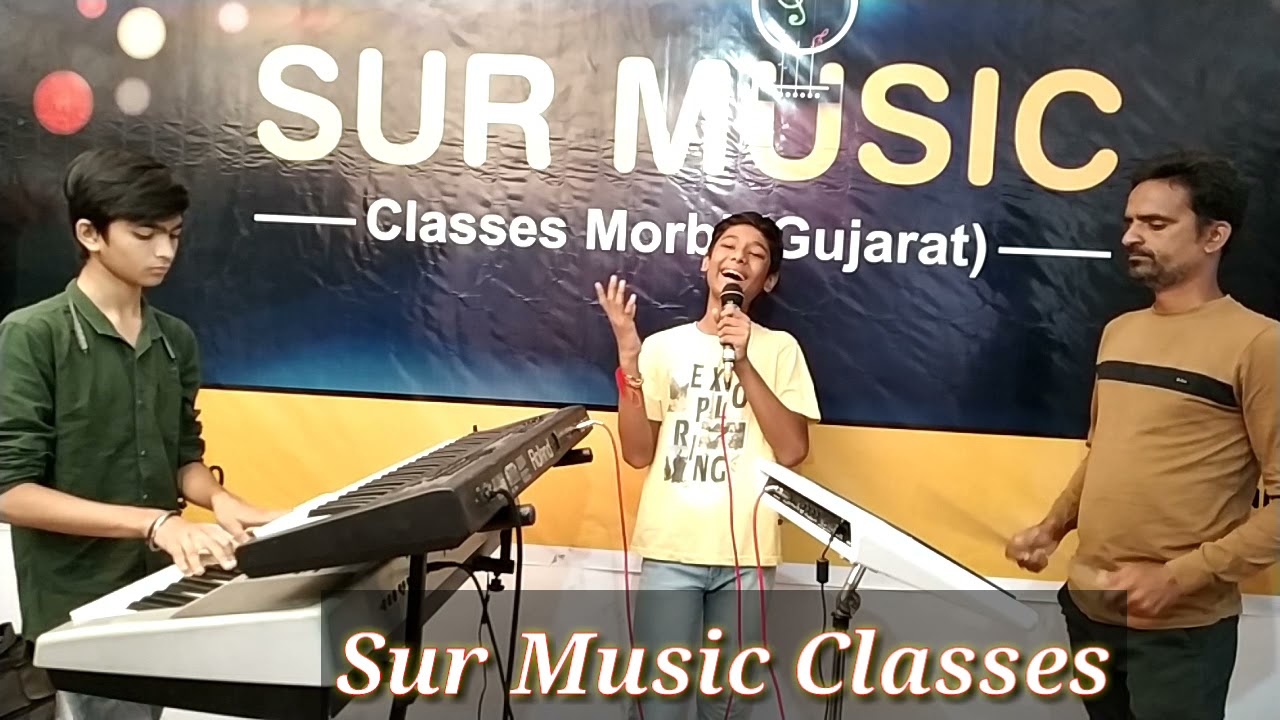 Pukarta chala Hoon Main singing by Nirmit organ plying by parth