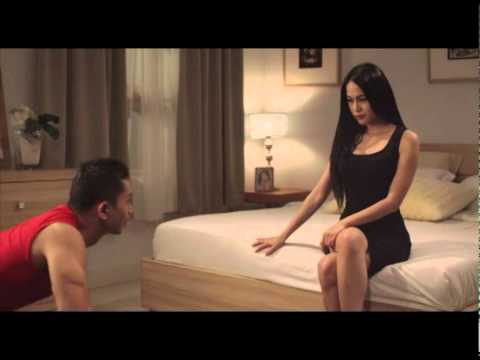 Julia Perez promo kondom sutra & lagu belah duren (Live 