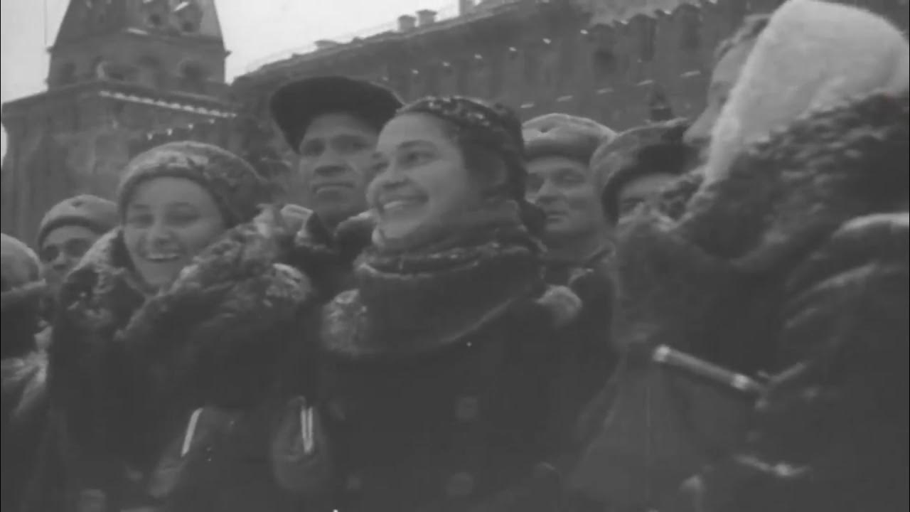 Где проходил парад в 1941 году. Парад 1941 года на красной площади. Парад 7 ноября 1941 г на красной площади в Москве. Парад на красной площади 7 ноября 41-го года. Сталин на параде 1941 года на красной площади.