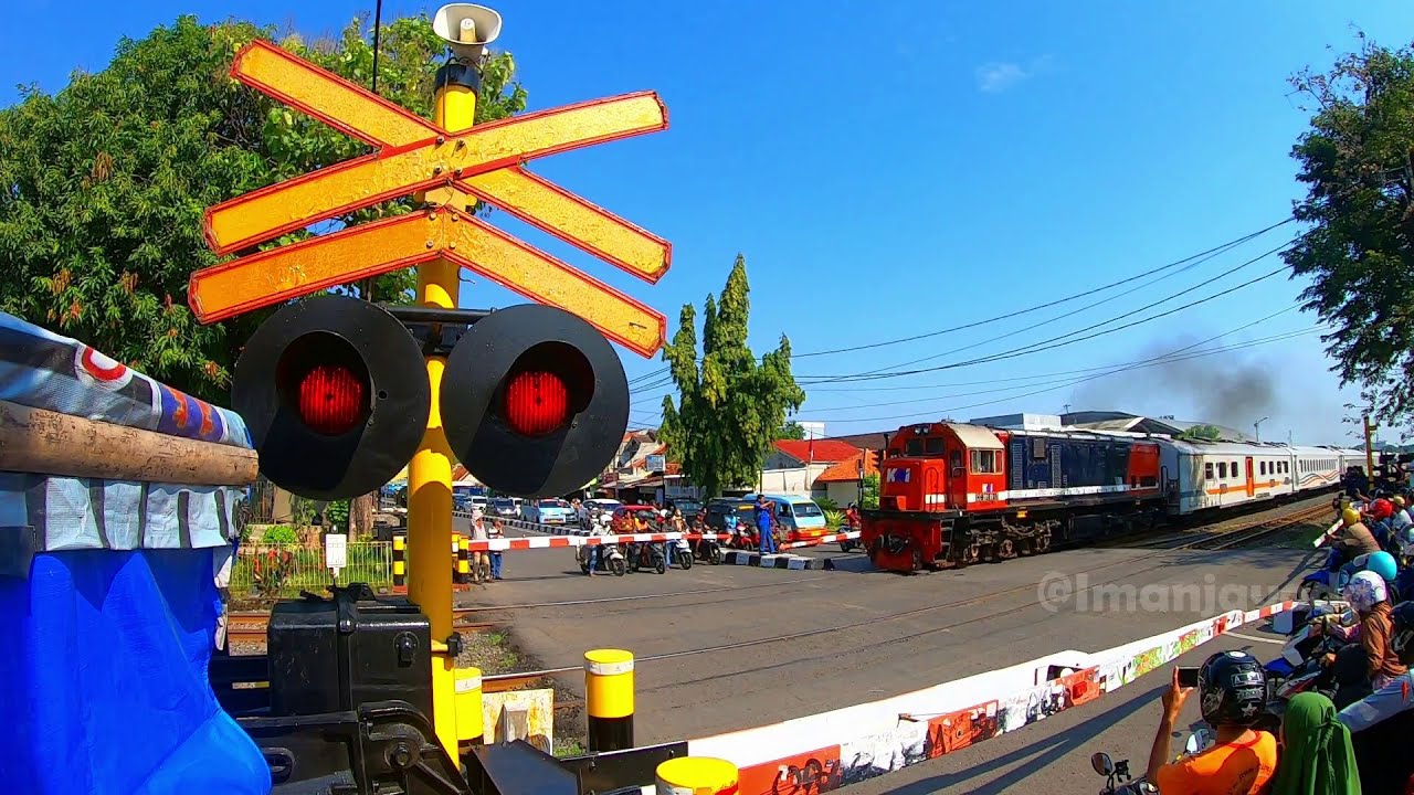 RAILROAD CROSSING INDONESIA | Perlintasan Kereta Api JPL 346 Cirebon Spesial Lokomotif RnB