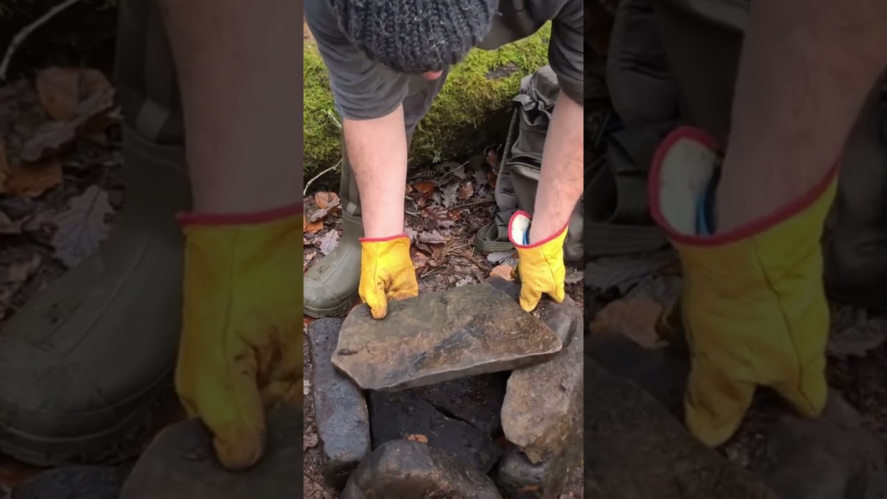 Строительство кострища из камней в лесу 🔥 