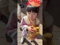 お漏らししたのにポップコーン🍿食べよる#しまいにっき#年子姉妹＃0歳児#3歳児＃4歳児#shorts ＃アンパンマンミュージアム＃ポップコーン