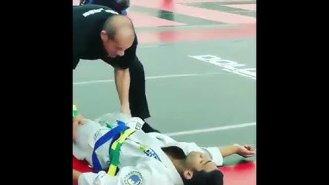 Brutal Loop Choke Puts Opponent To Sleep At A Local Jiu-Jitsu Tournament
