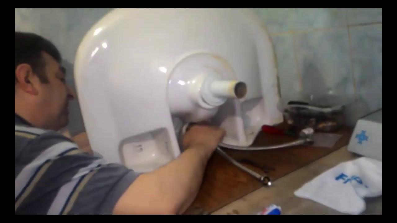 🚀 Замена Установка однорычажного смесителя - YouTube