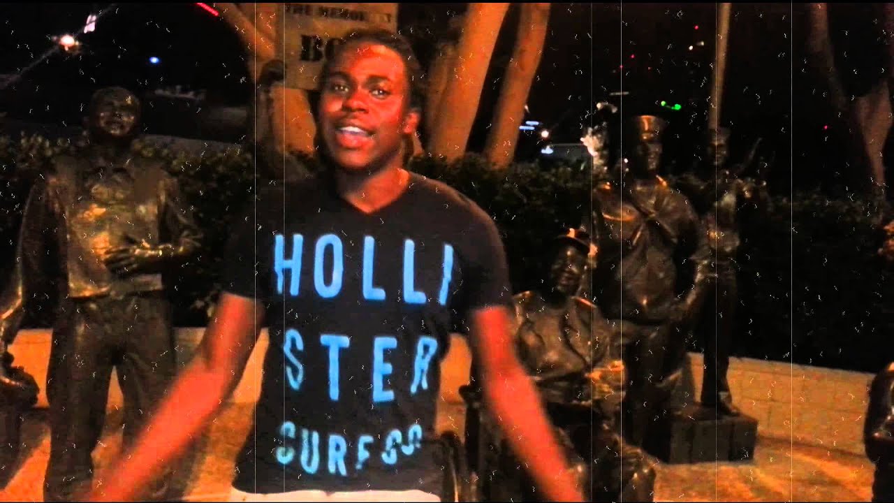 Black Lilly Pum Pum Chair (Official Video)