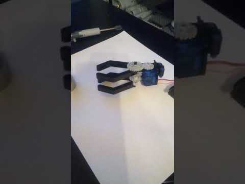 Motorized Lego grabber controlled by a raspberry pi