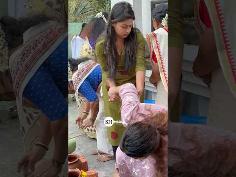 തറയിൽ ഇരിക്കുന്ന ചേച്ചിയെ പിടിച്ചെഴുതിപ്പിക്കുന്ന പാർവതിയുടെ സ്നേഹം കണ്ടോ #reels