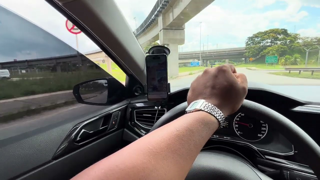 06 - UBER EM SP - VOLKSWAGEN POLO TRACK - UBERX E CONFORT