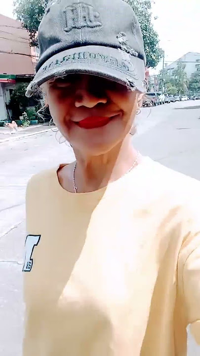 I walked to the corner to buy some snacks before going out (20/4)25