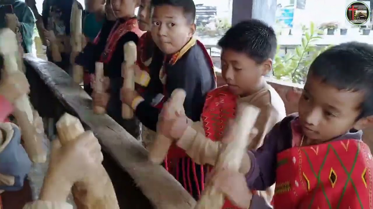 KIDS PLAYING LOG DRUM