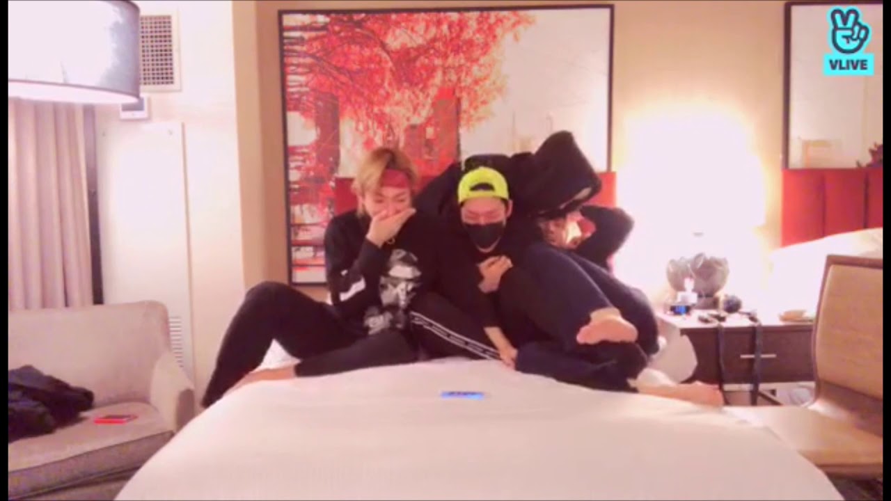 ATEEZ breaking the 4th wall with VL live translator