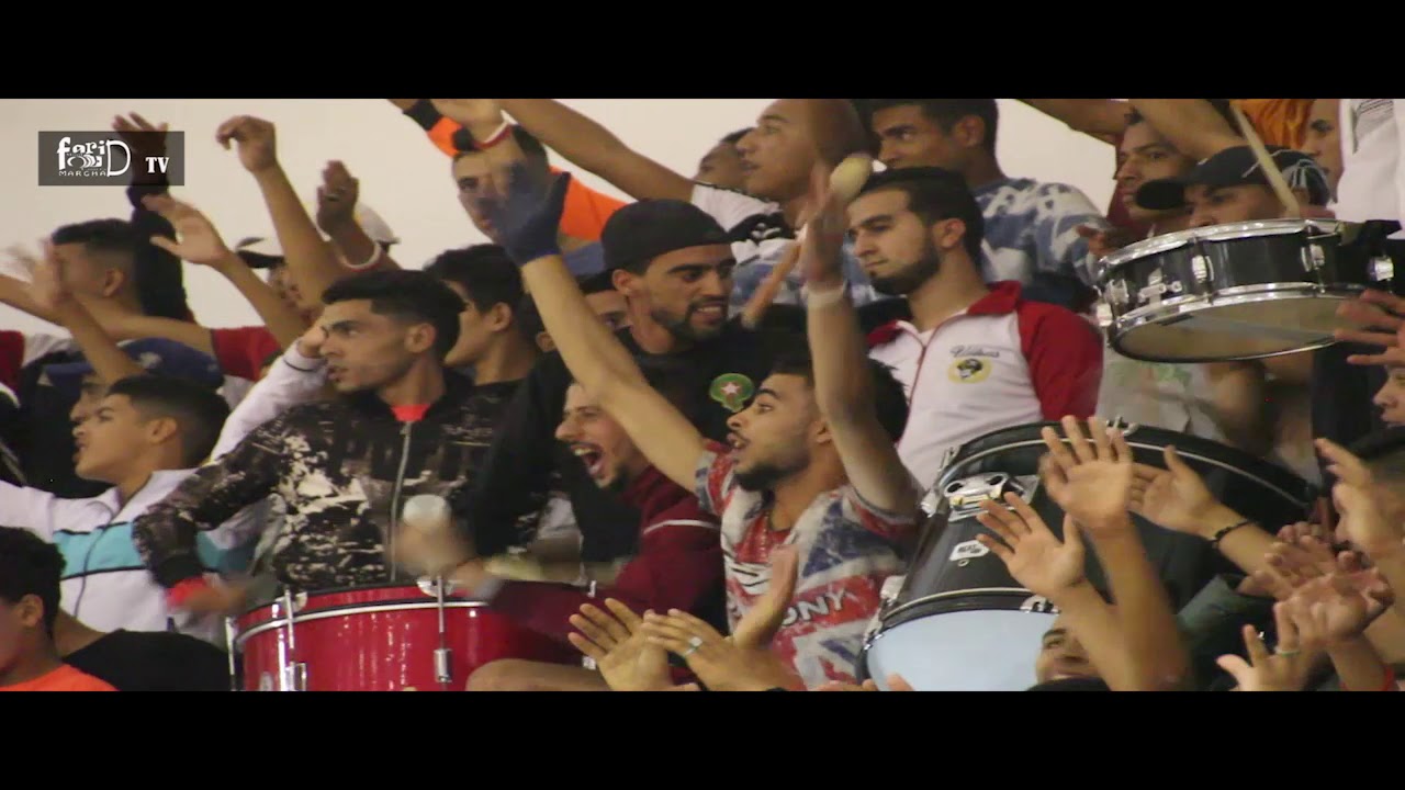 البطولة العربية لكرة السلة: إحتفال لاعبي جمعية سلا مع الجمهور بعد التأهل لربع النهاية