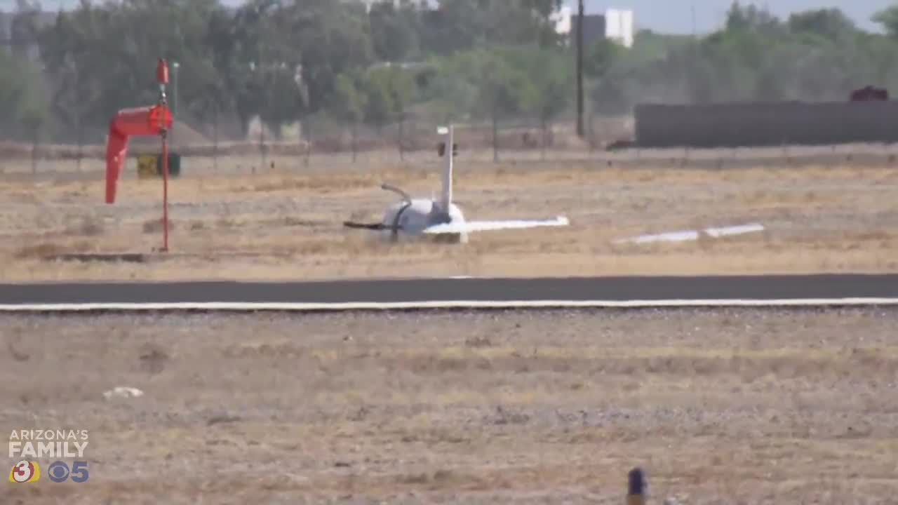 RAW VIDEO: Plane skids off runway at Chandler Municipal Airport