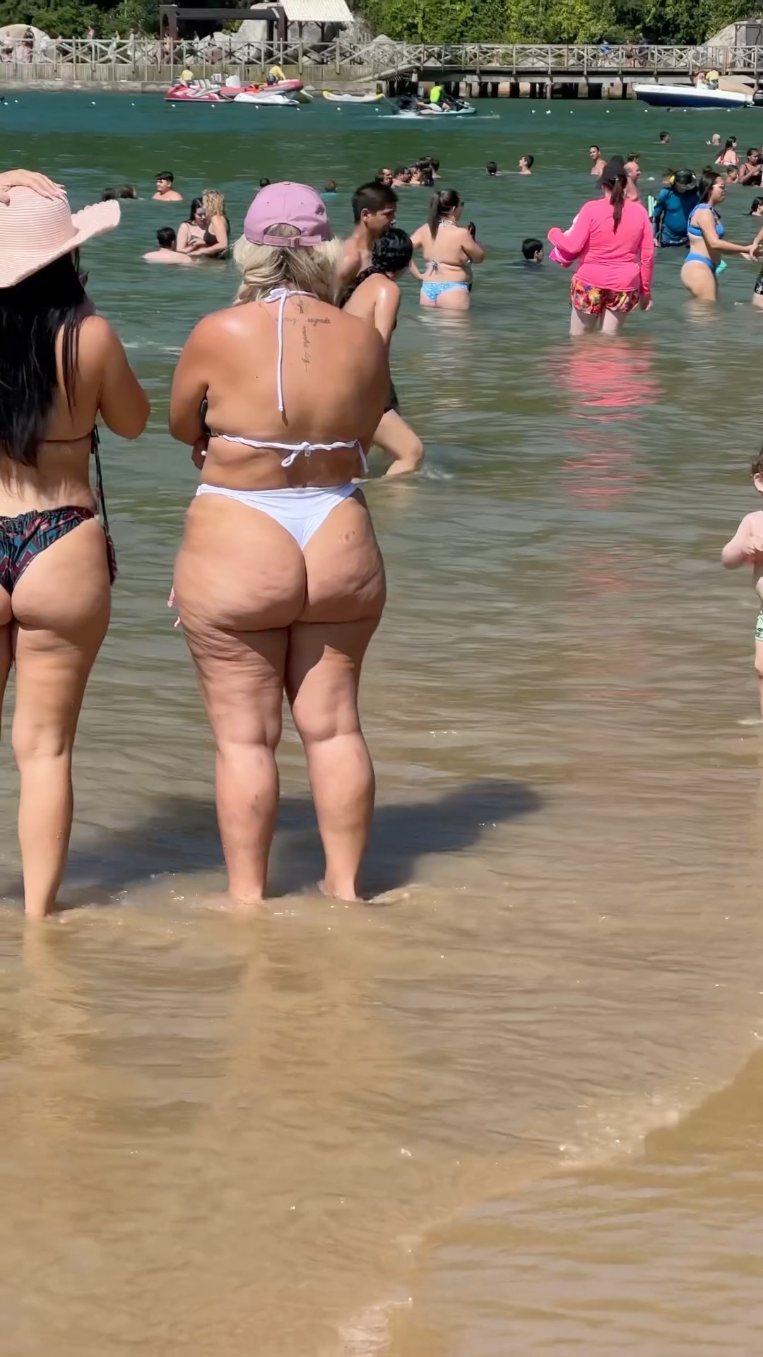 ?? Balneario Camboriu Beach