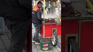 En este puesto asan castañas ¡Qué ricas!