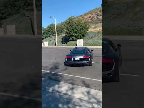 Audi R8 V10 vs V8 Acceleration!!