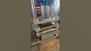 coco coir block press machine. coco peat block making machine.Iron #hydraulicpressmachine