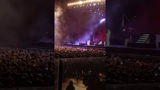 LP lanza su armónica durante Strange en el RockOut (Estadio Santa Laura, Chile - 10/noviembre/2022)