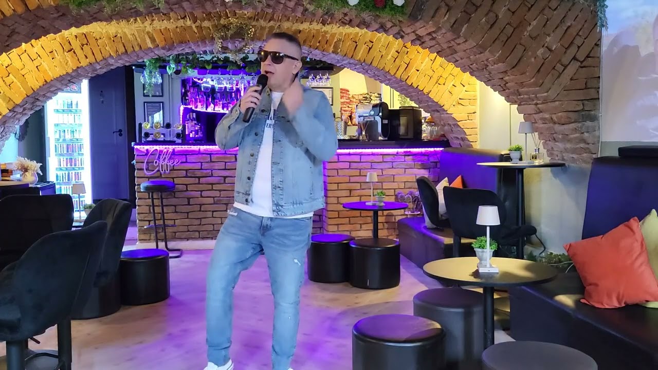 László I  Attila -  Fekete szempár, szeress belém