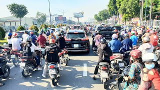 Traffic Jam in Ho Chi Minh City, Vietnam - Tabalo Travel