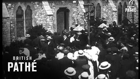 Mob Besieges Pacifists (1914-1918)