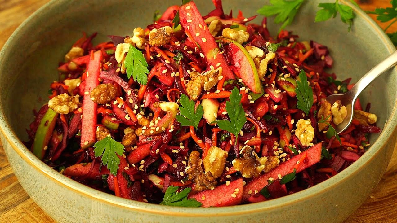 Ешь и худей. Быстрый салат из красной капусты с свеклой и орехами на ужин. Сжигатель жира на животе.