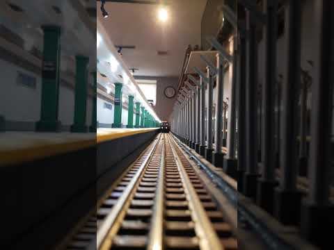 NYC Subway Layout v2.0 - Oncoming Train