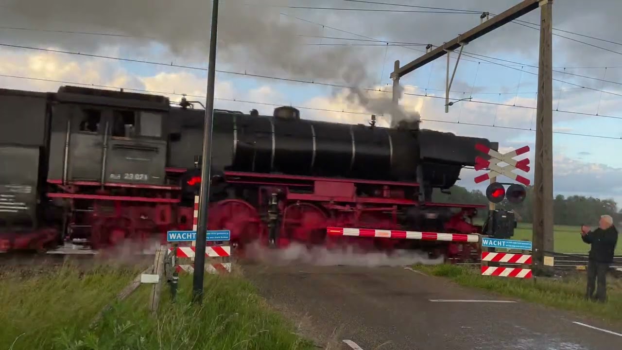 Spoorwegovergang Zenderen // Dutch railroad crossing