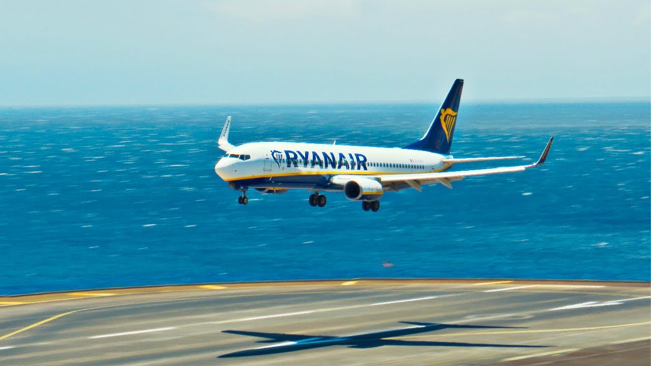 18 WINDY LANDINGS & Skilled Pilots at Madeira Airport