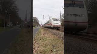ICE 2 passeert een overweg in Leer. #treinspotterrienk #trainspotting #train #railway #zug #LeerOstf