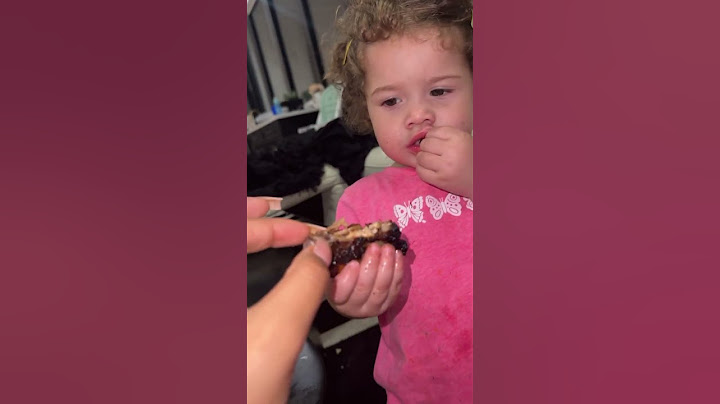 Daughter steals moms food from her plate then does this #shorts