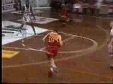 andrew gaze dunking basketball nbl