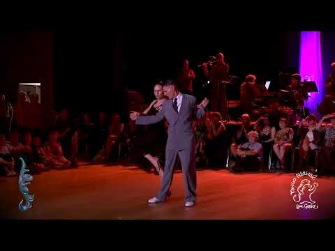 Julia & Andrés CIAFARDINI au Tango Festival St Geniez d'Olt 2025 dansent avec Hyperion sur Oblivion.