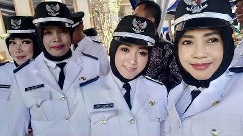 Viral Angely Emita Sari kades cantik asal lamongan