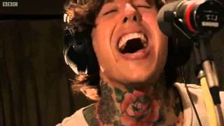 Bring Me The Horizon -  Blessed With A Curse (Studio)