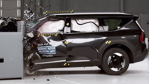 2024 Kia EV9 driver-side small overlap crash test (extended footage)