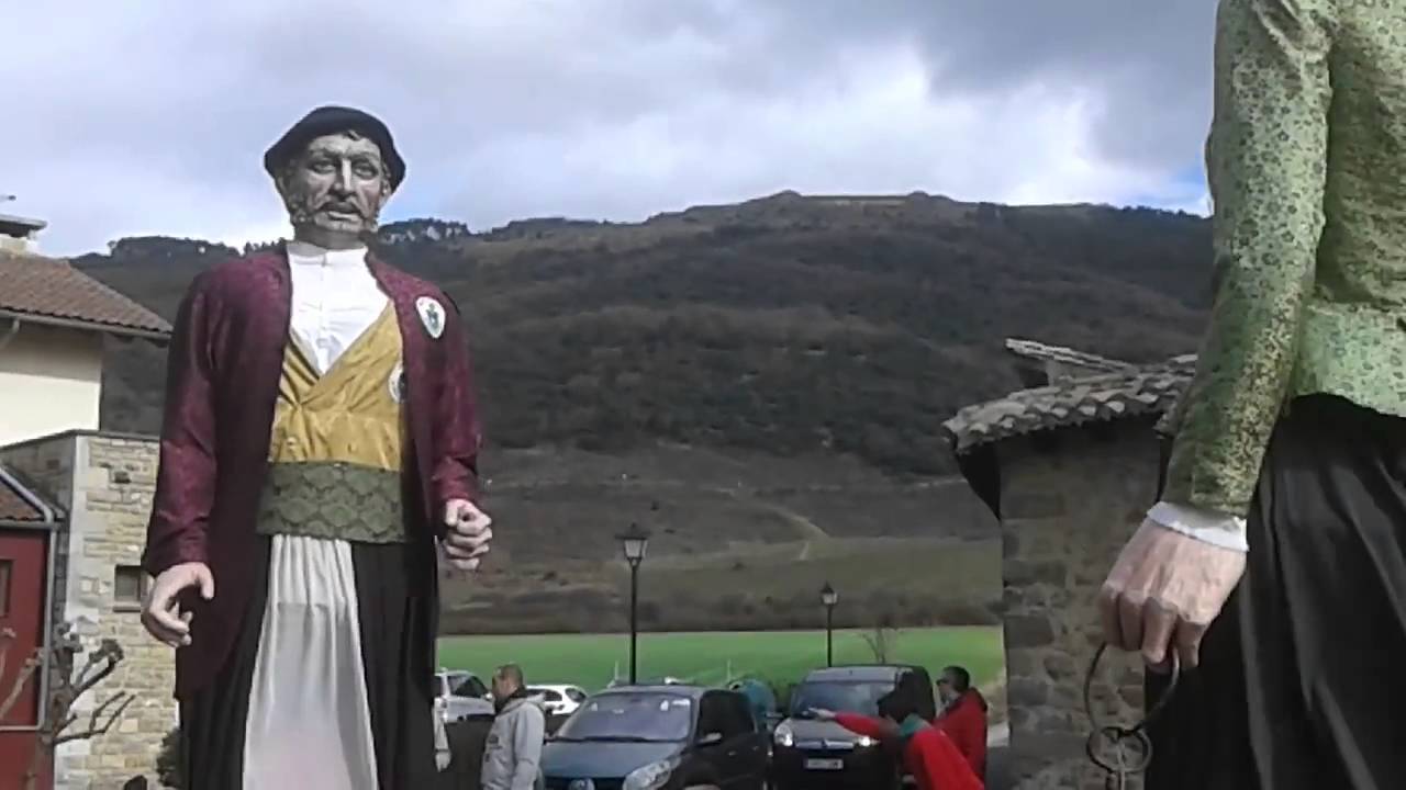Gigantes de artika en fiestas de aizoain