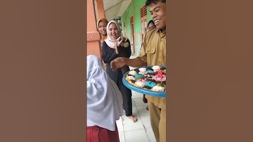 Thumbnail of gagal makan kue 🤣 #shorts