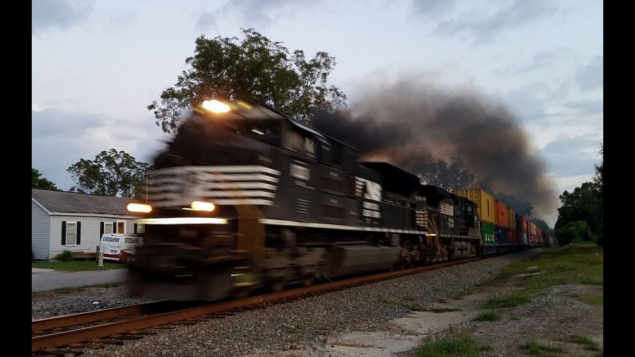 mo thay sinh con NS 21D in Rowesville w/ SD70ACe 1031 leading & crazy smoke action!!!