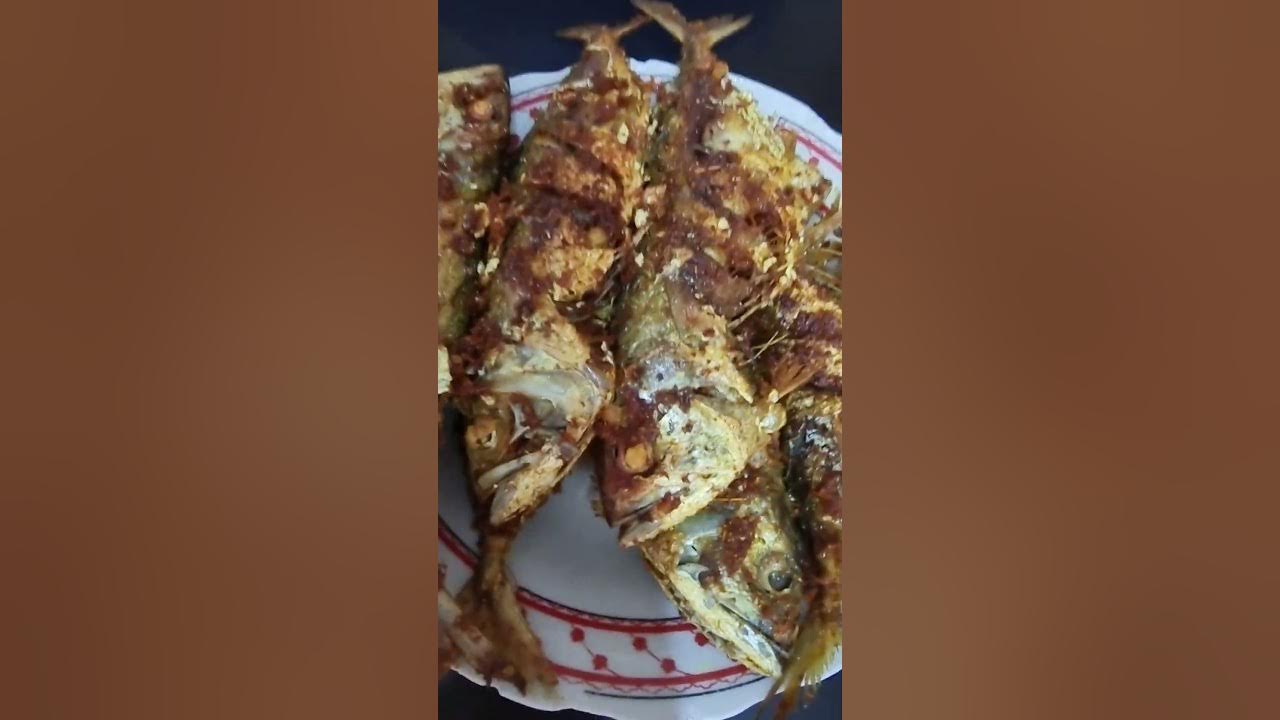 menu hari ini ad sup tulang iga, goreng ikan kembung, tumis genjel ud maknyus ya sahabat ku.##