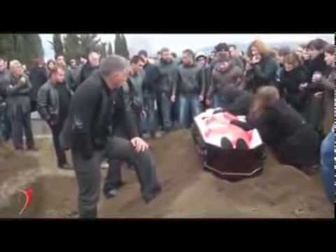 როგორ დაემშვიდობა შალვა თათუხაშვილს მცირეწლოვანი შვილი? (+18)