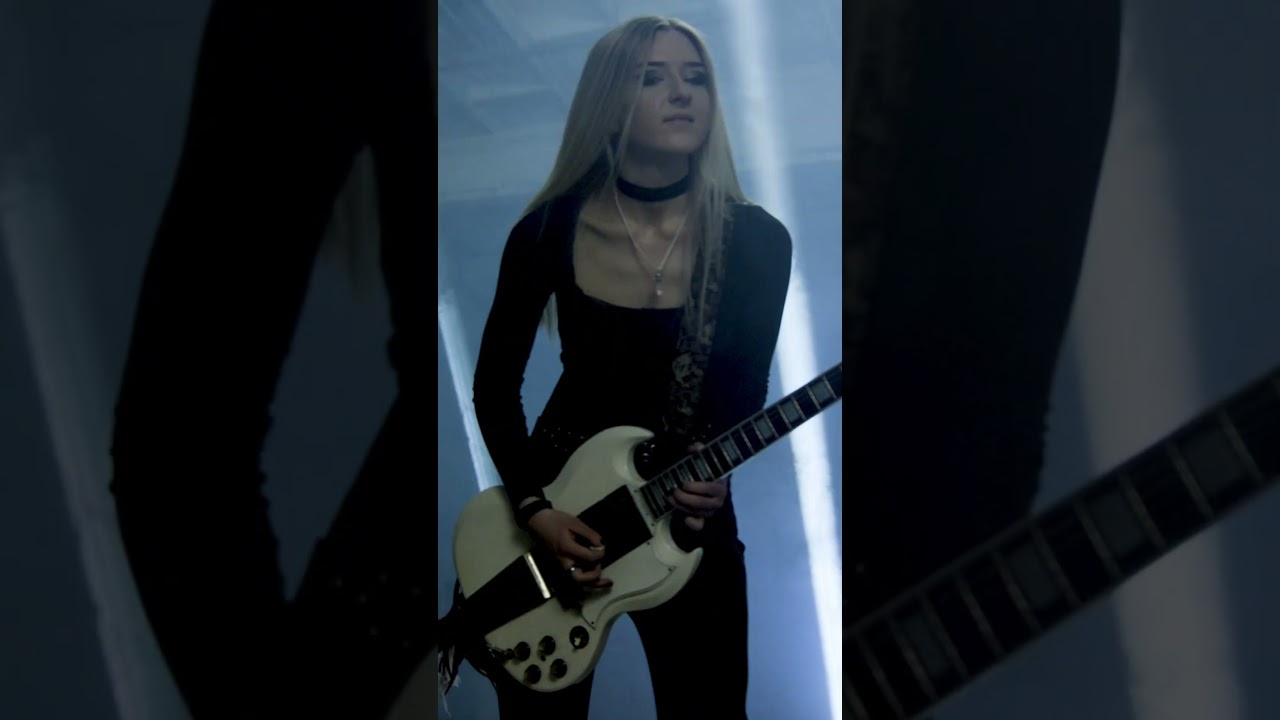 Ladies and gentlemen… Anna Cara! 🎸 #crossboneskully #rock #music #annacara #metal #womeninrock